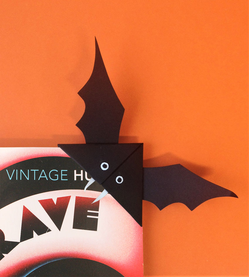 PAPERCHASE-HALLOWEEN-BAT-BOOKMARK-CRAFT-11